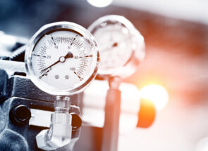 Pressure gauge on manufacturing equipment