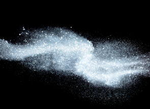 Flowing white dust: Sugar or flour conveying concept